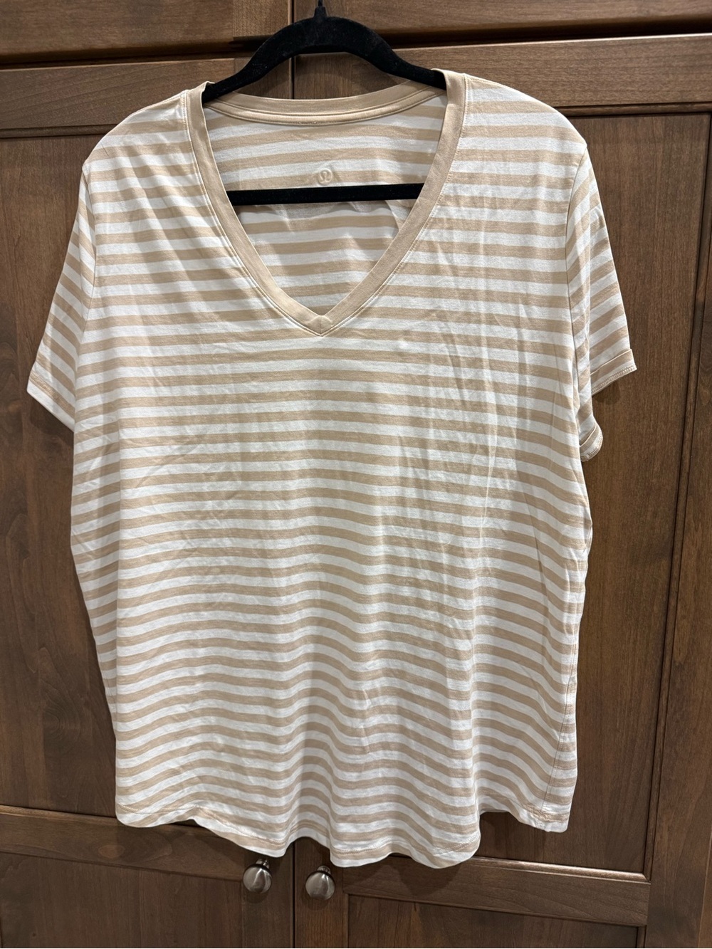 lululemon athletica Beige and White Striped V-Neck Short Sleeve Tee
